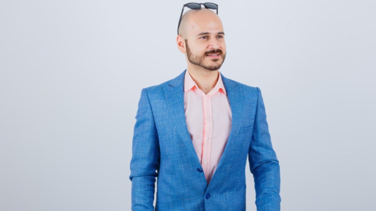 A light pink shirt adds a gentle lift to blue suits for a relaxed, casual fit.&nbsp;