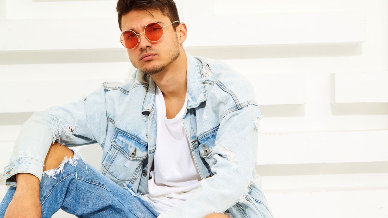 what-to-wear-with-a-denim-jacket-men-style-guide